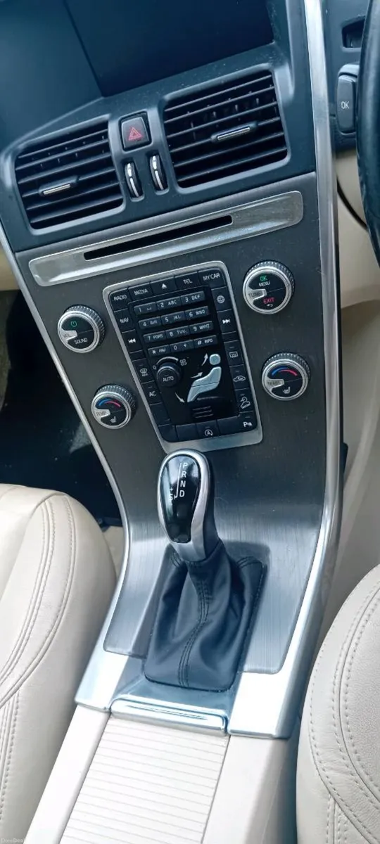 2016 VOLVO XC60 AWD - Image 4