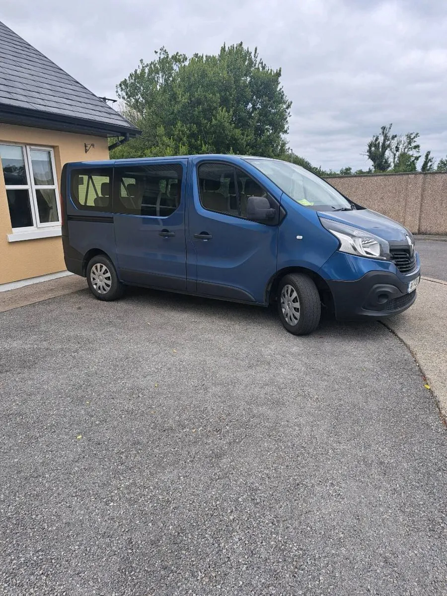 Bus - Image 1