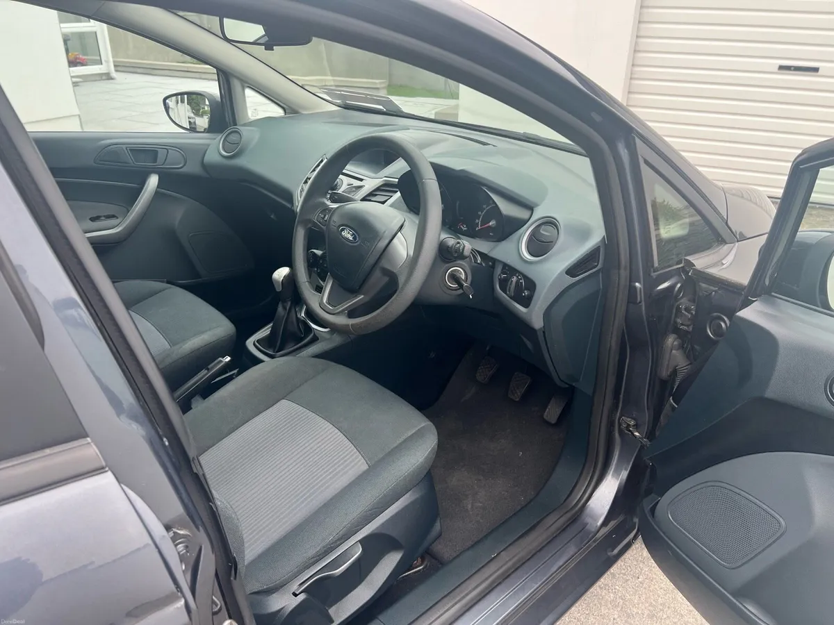 Ford fiesta - Image 6