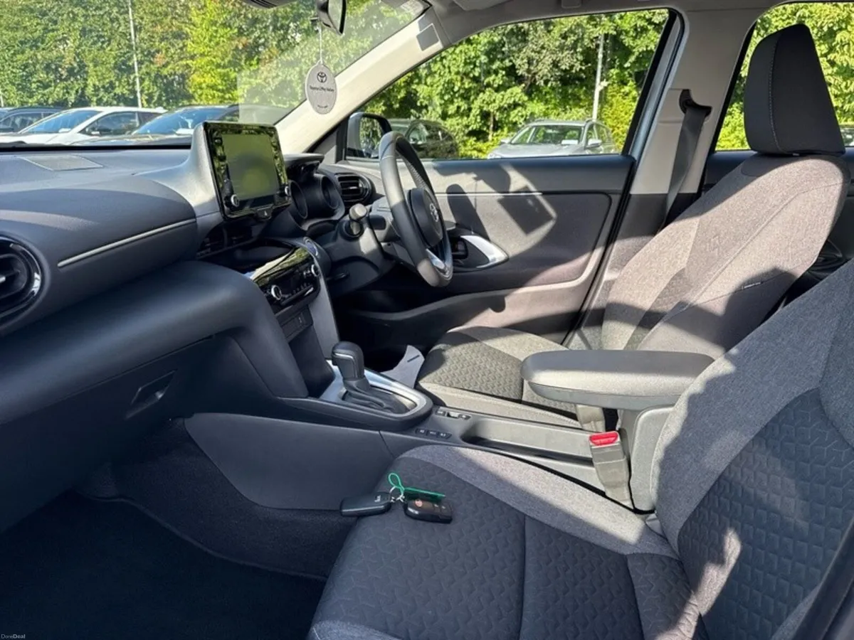 Toyota Yaris Cross YARIS CROSS LUNA - Image 6