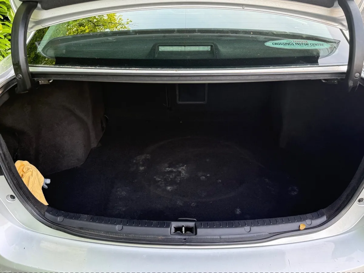 Toyota Avensis 2015 - Image 2