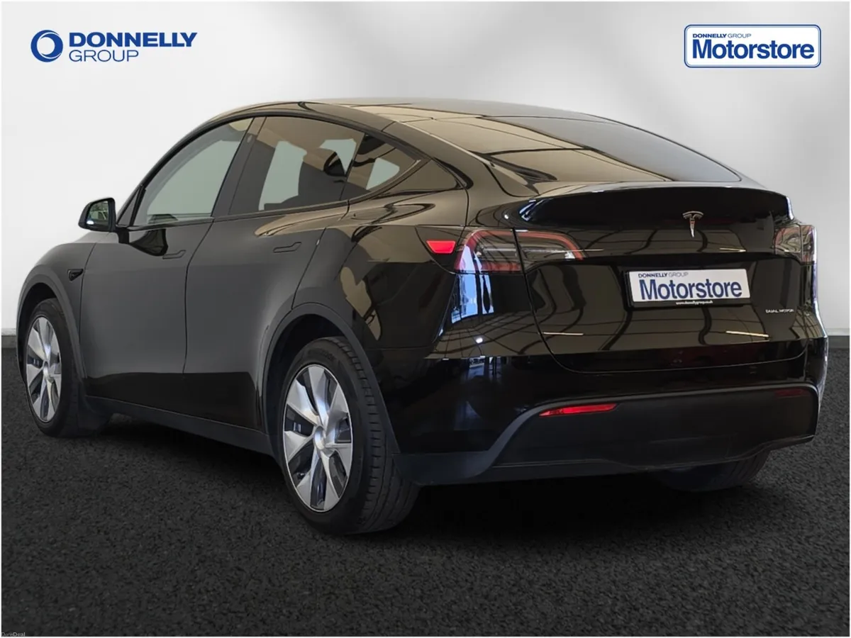 Tesla Model Y Hatchback Long Range - Image 2