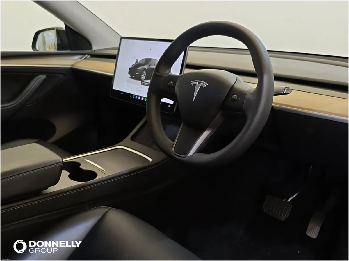Tesla Model Y Hatchback Long Range - Image 4