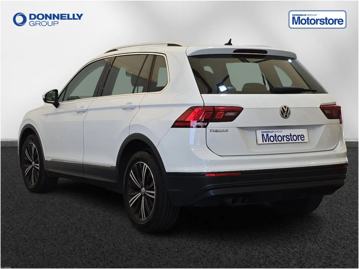 Volkswagen Tiguan Diesel Estate SE Nav - Image 2