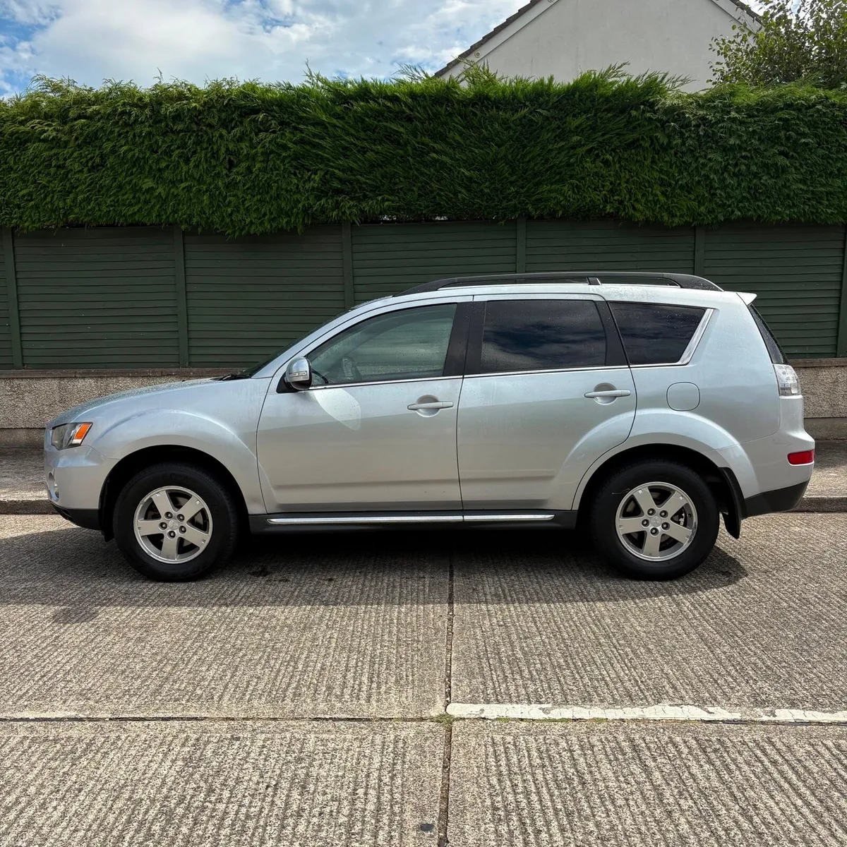 MITSUBISHI OUTLANDER 4WD AUTO,7 SEAT NEW NCT 08/27 - Image 3