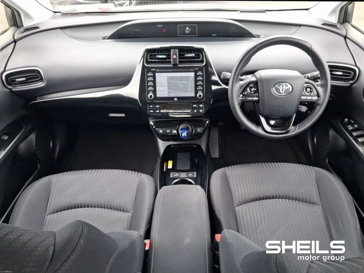 Toyota Prius 1.8 Hybrid Luxury - Image 3