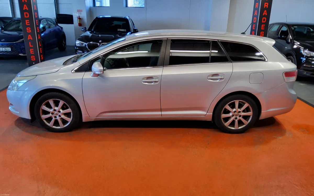 Toyota Avensis 2010 - Image 4