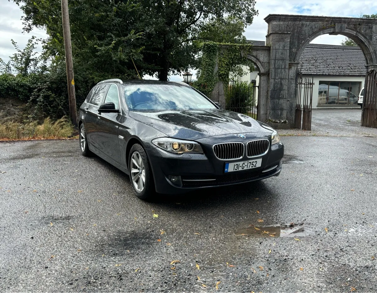 BMW 5 Series Touring - Image 1