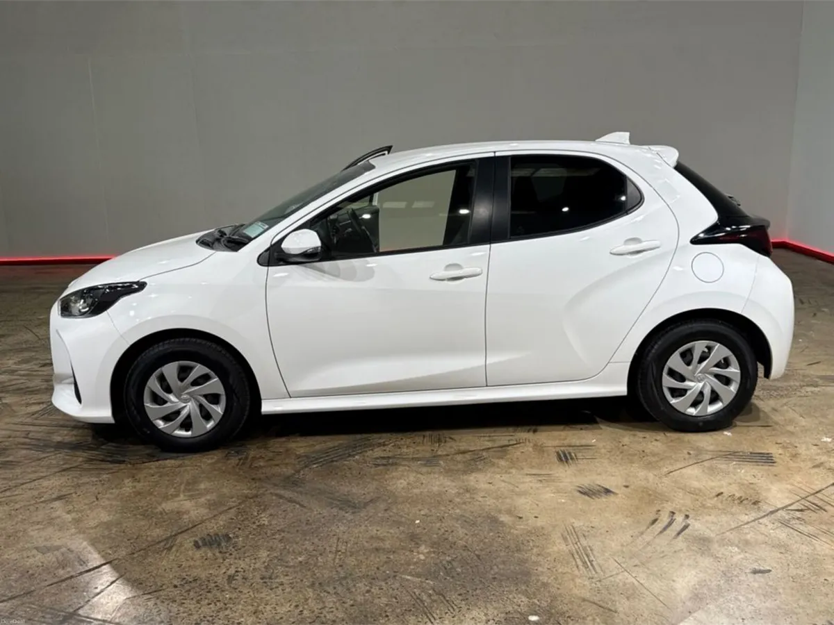 Toyota Yaris 1.5 HYBRID AUTOMATIC - CRUISE CONTROL - Image 6