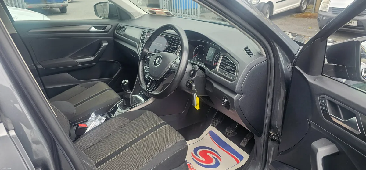 Volkswagen T-Roc 2019 - Image 6