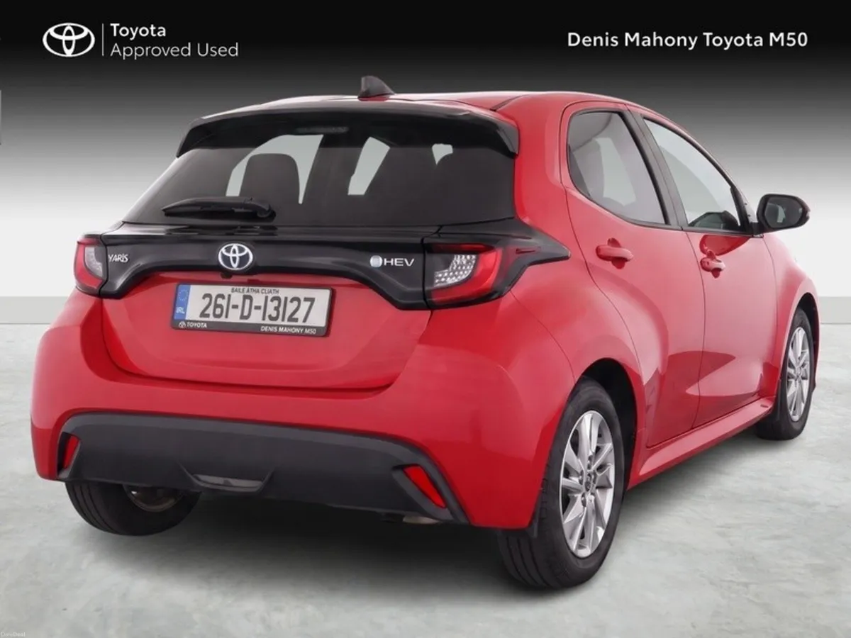 Toyota Yaris Luna Hybrid - Image 2