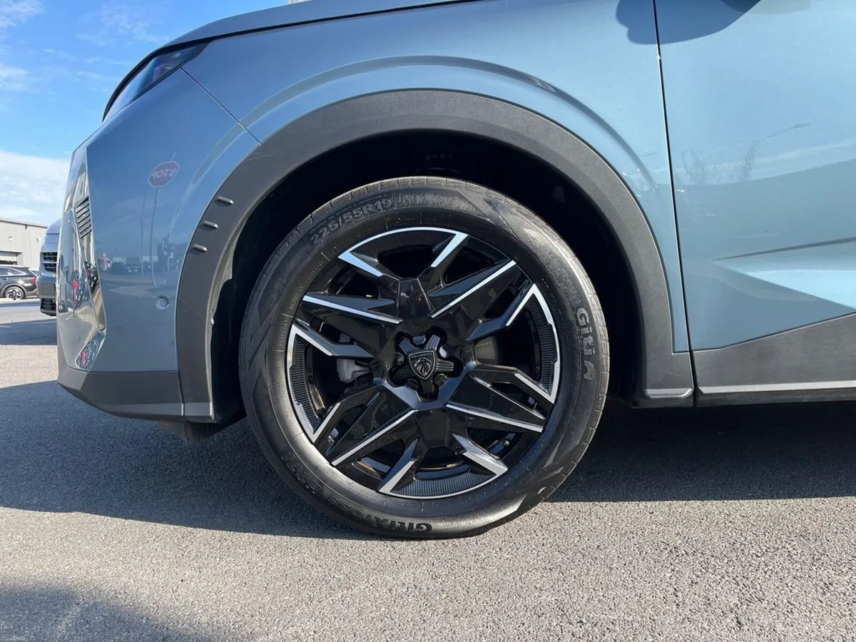 Peugeot 3008 1.2 MHEV 145bhp eDCS6 Allure - Image 5