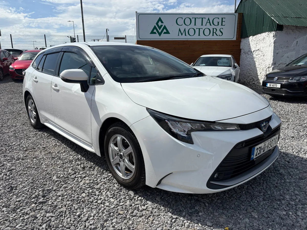 TOYOTA COROLL TOURING 1.8 PETROL HYBRID AUTO - Image 5