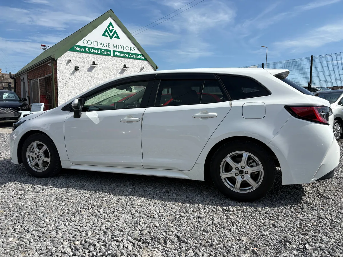 TOYOTA COROLL TOURING 1.8 PETROL HYBRID AUTO - Image 2