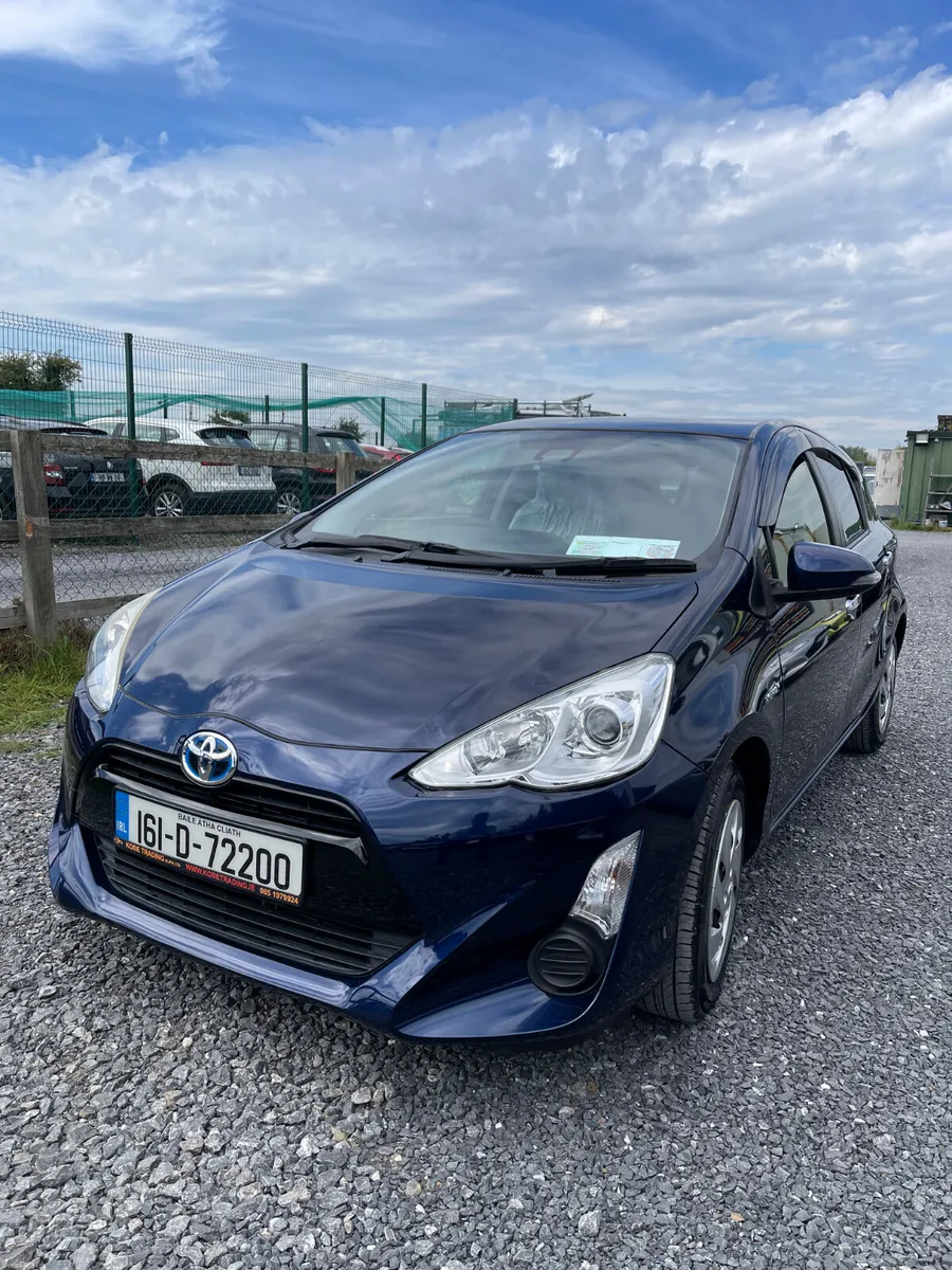 Toyota Aqua 2016 automatic hybrid - Image 4