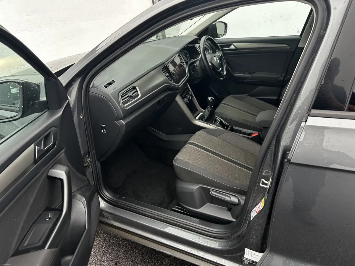 Volkswagen T-Roc 2021 - Image 6