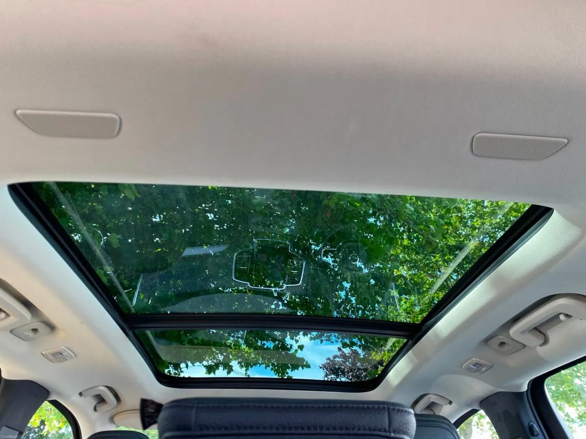 Volvo XC90 T8 PLUS AWD PHEV SUNROOF - Image 3
