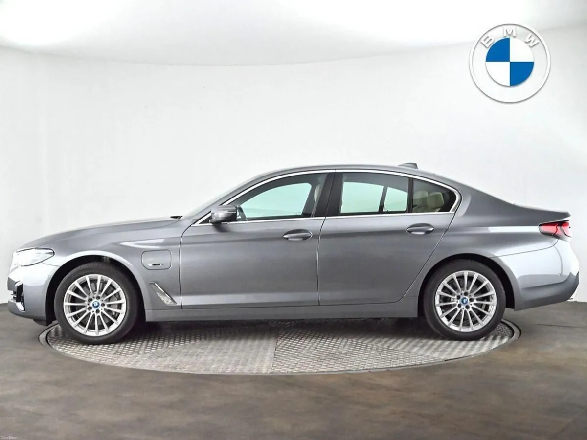 BMW 5-Series 530e SE Saloon - Image 3