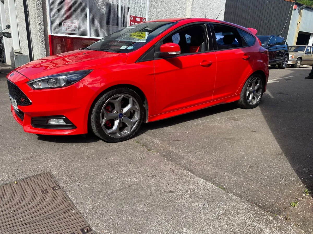 Ford Focus 2015 - Image 2