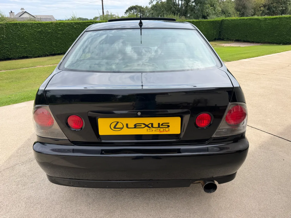 2000 LEXUS IS200 SE | SUNROOF | BLACK INTERIOR - Image 6