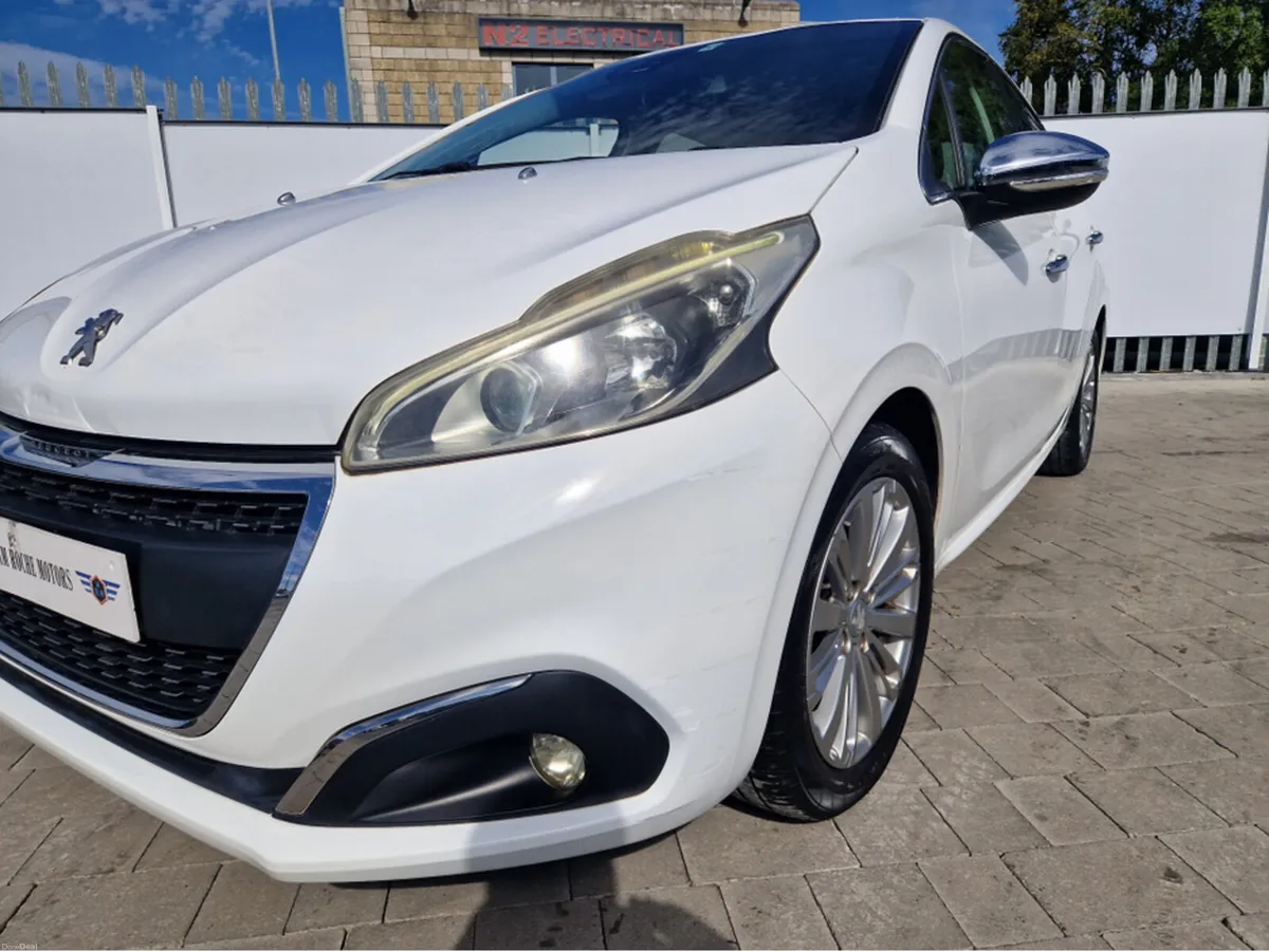 Peugeot 208 1.2 AUTO TOP SPEC - Image 5