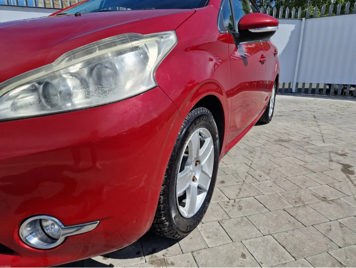 Peugeot 208 1.2 AUTO TOP SPEC - Image 4