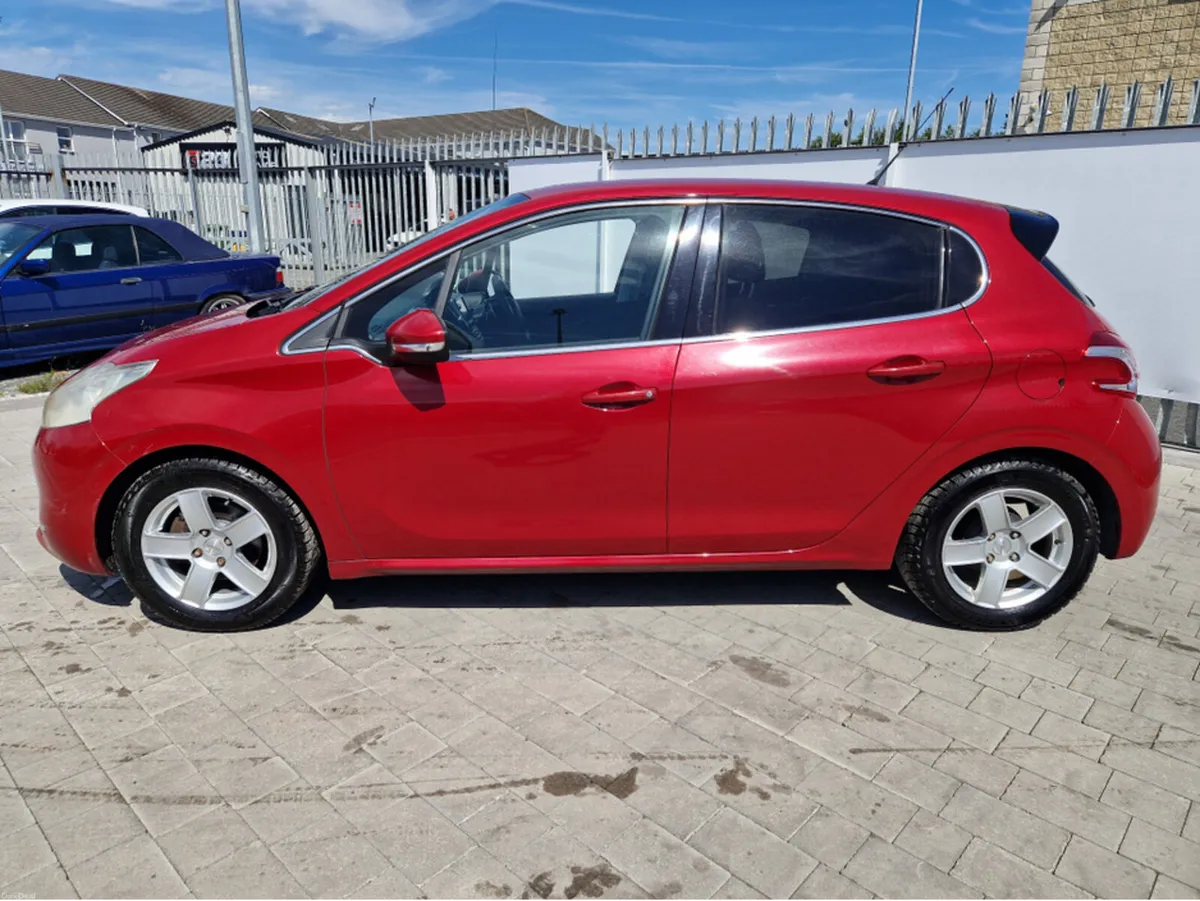 Peugeot 208 1.2 AUTO TOP SPEC - Image 5