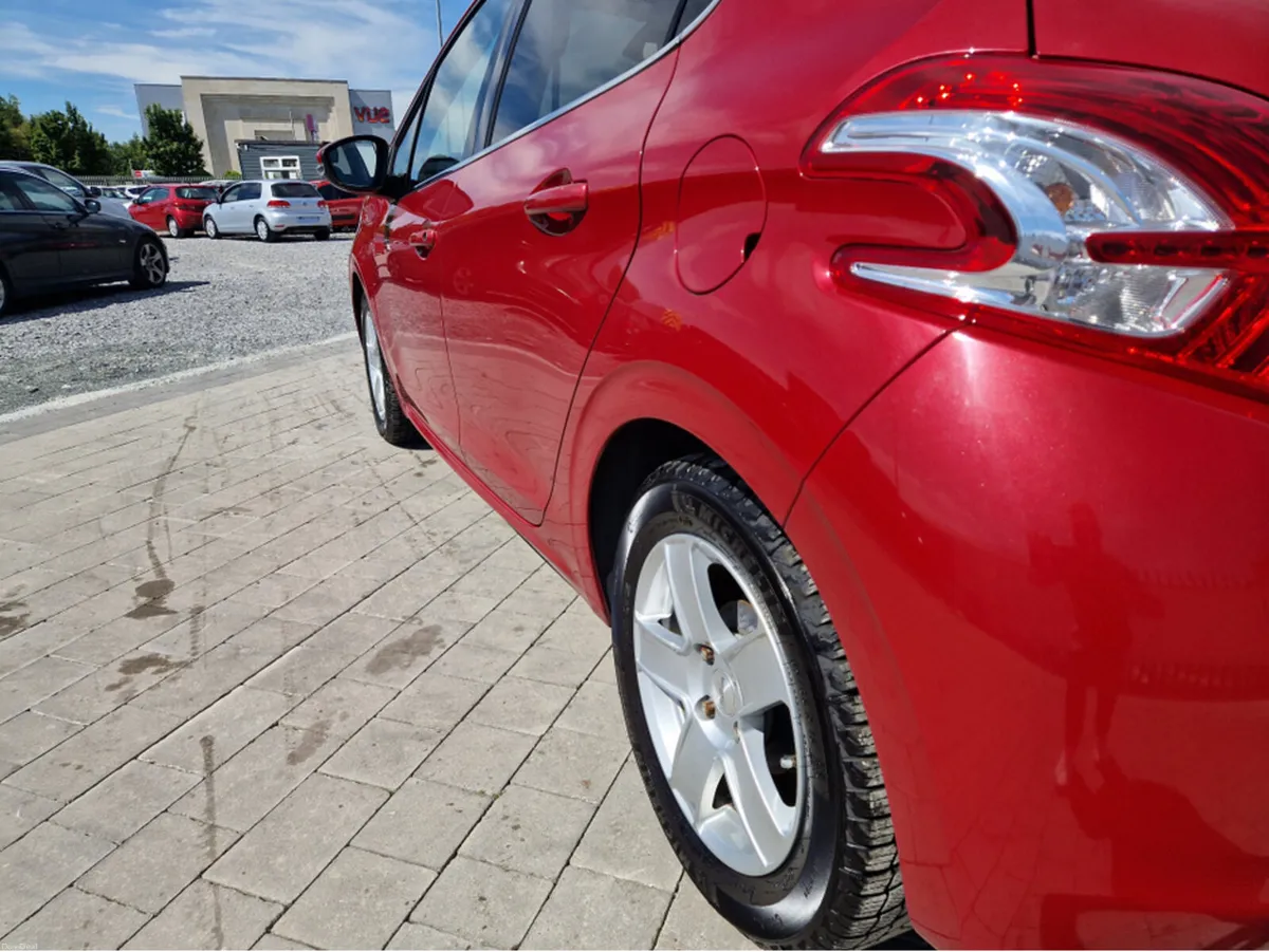 Peugeot 208 1.2 AUTO TOP SPEC - Image 6