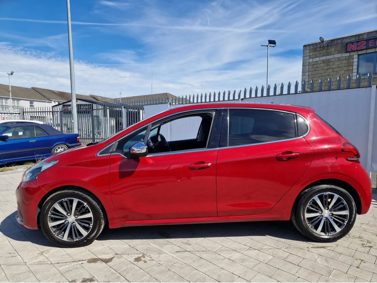 Peugeot 208 1.2 AUTO TOP SPEC - Image 6