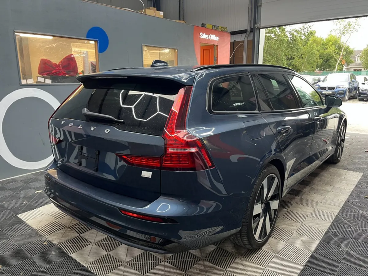 Volvo V60 2024 VOLVO V60 RECHARGE ULTIMATE T6 PLUG - Image 3