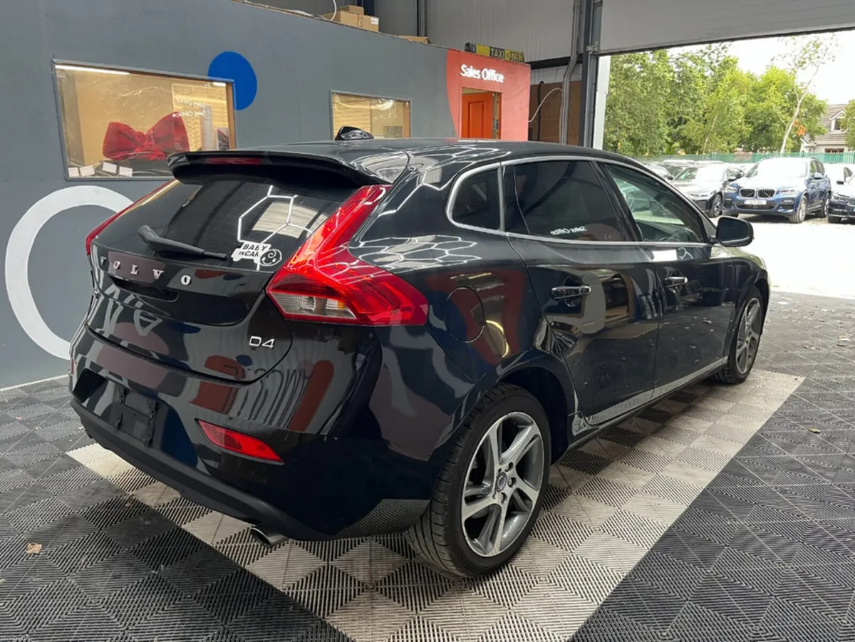 Volvo V40 2016 VOLVO V40 D4 AUTOMATIC / CRUISE CON - Image 3
