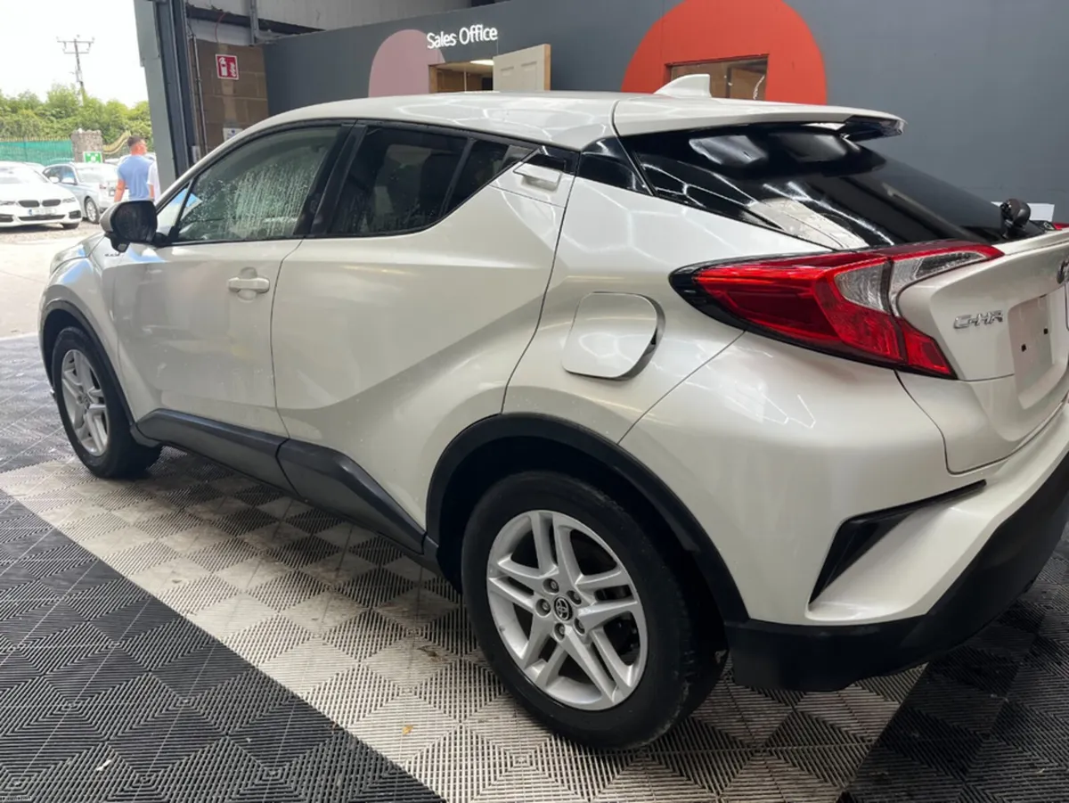 Toyota C-HR 2020 TOYOTA C-HR S 1.8 AUTOMATIC / CRU - Image 5