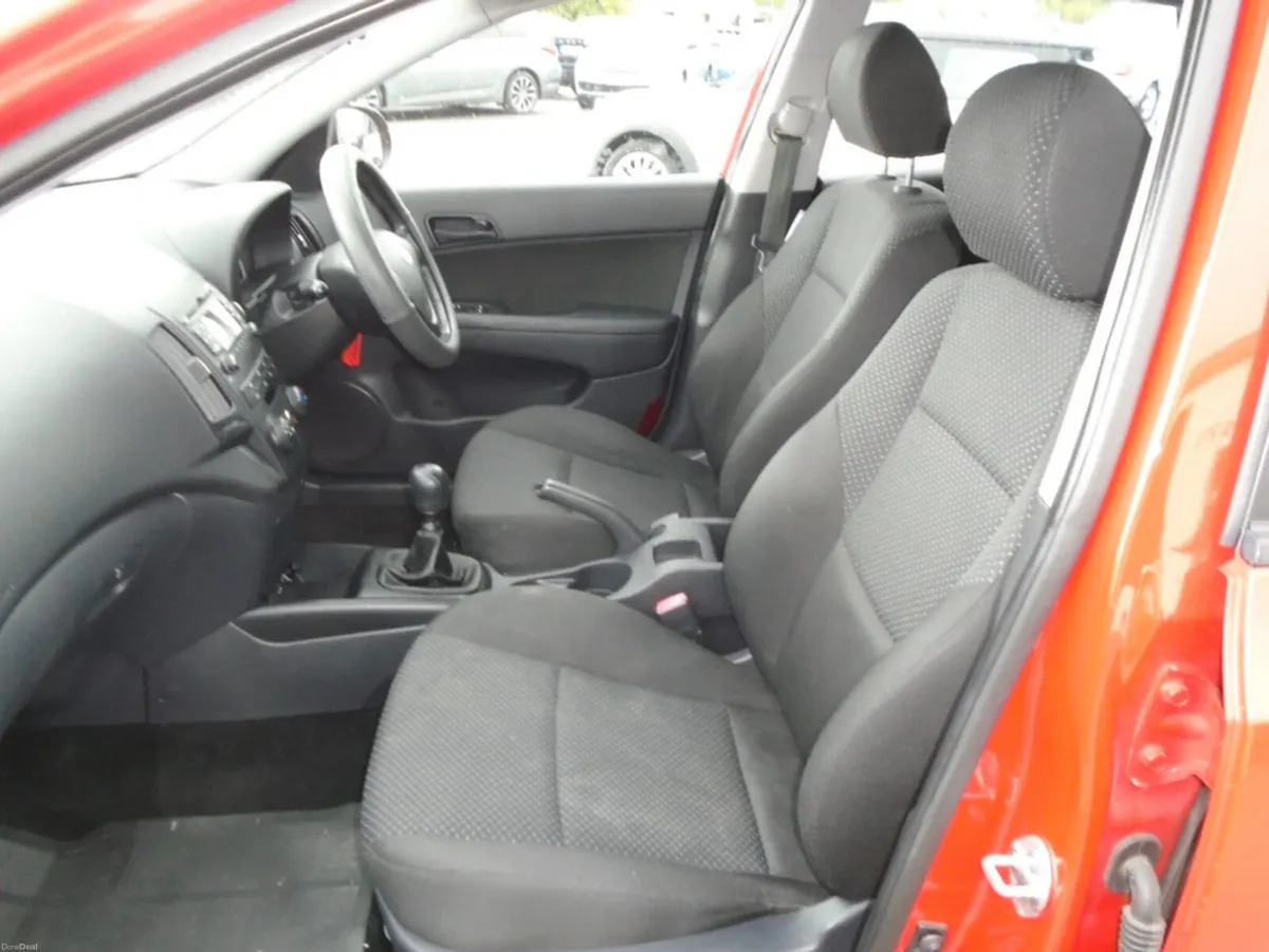 Hyundai i30 1.6 CRDI Very High Spec 115 Bhp EDITIO - Image 6