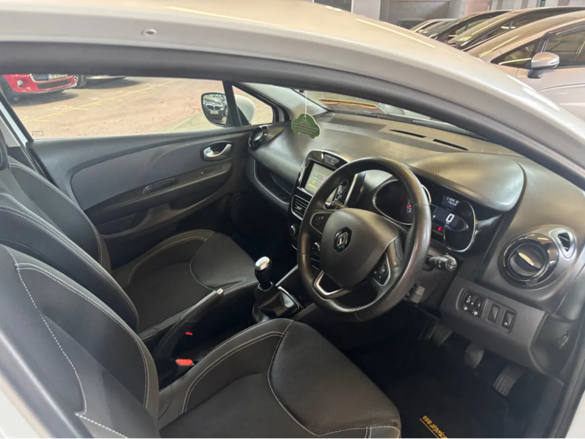 Renault Clio IV DYNAMIQUE NAV TCE 90 M 4DR - Image 2