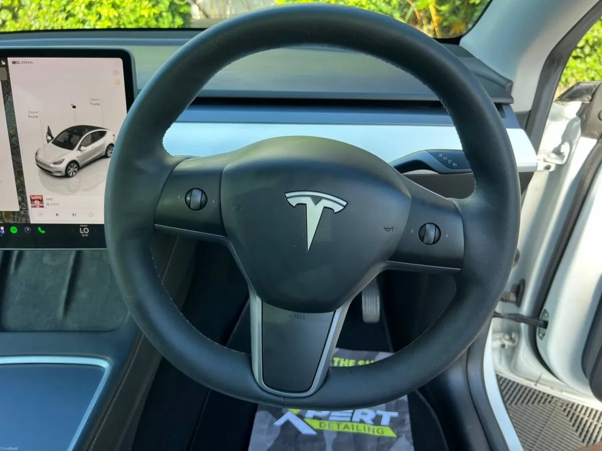 Tesla Model Y 60.5 KWH RWD // PANORAMIC SUNROOF // - Image 5