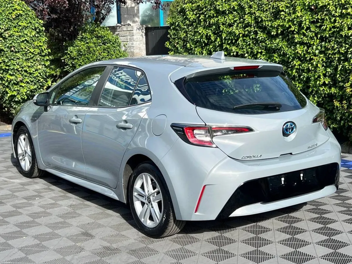 Toyota Corolla ICON 1.8 HYBRID AUTO // APPLE CARPL - Image 5