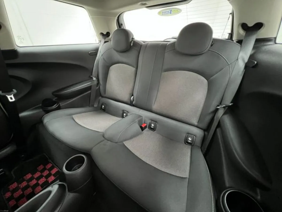 Mini Cooper **HIGH SPEC** 1.5 Diesel Automatic - Image 6