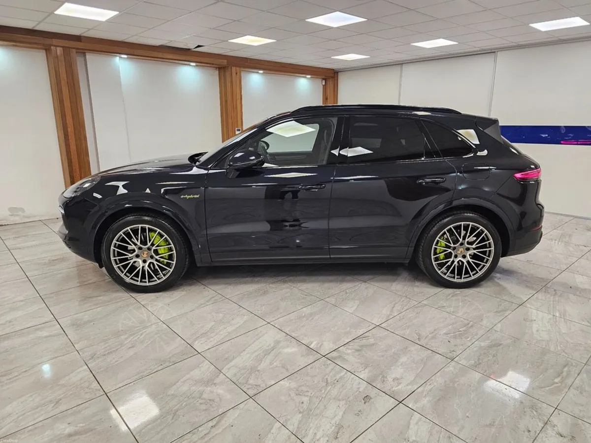 Porsche Cayenne LOW LOW MILES - Image 4
