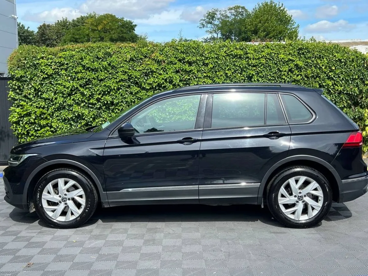 Volkswagen Tiguan LIFE 2.0 TDI // APPLE CARPLAY/AN - Image 3