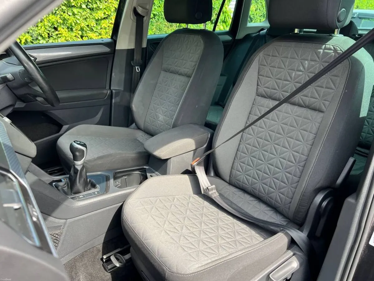 Volkswagen Tiguan LIFE 2.0 TDI // APPLE CARPLAY/AN - Image 6