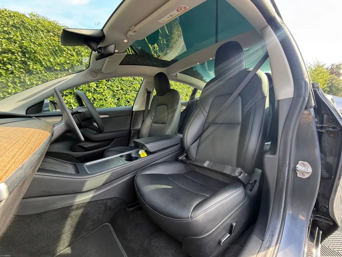 Tesla Model 3 PLUS RWD 60.5KWH // PANORAMIC SUNROO - Image 2