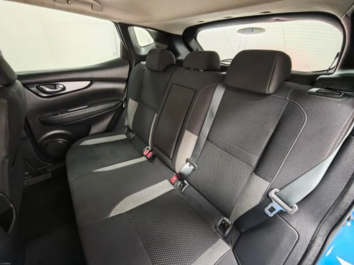 Nissan Qashqai 1.5 DSL SV DCT Automatic, Reversing - Image 6