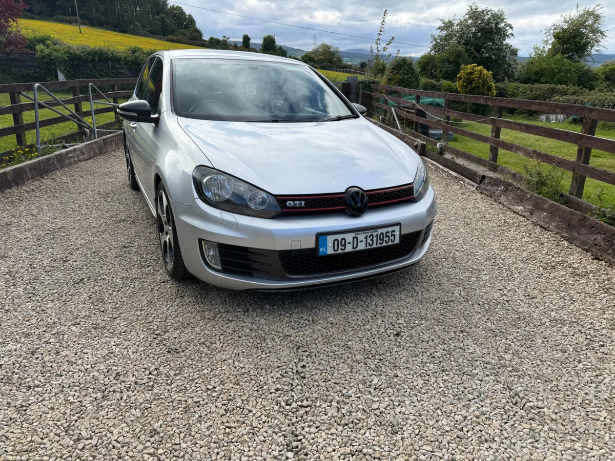 Volkswagen Golf 2.0 GTI DSG 2009 - Image 2