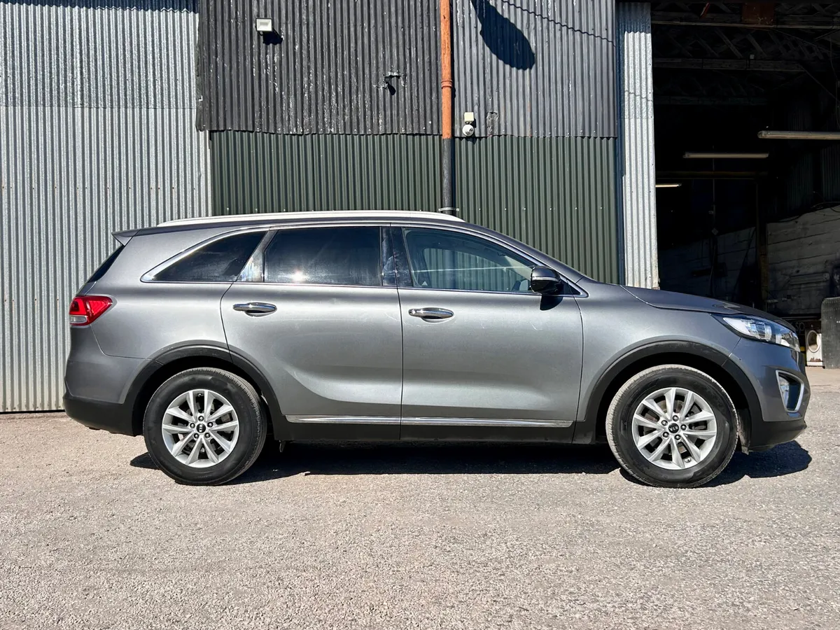 Kia Sorento 2016 Platinum 7 seater - Image 3
