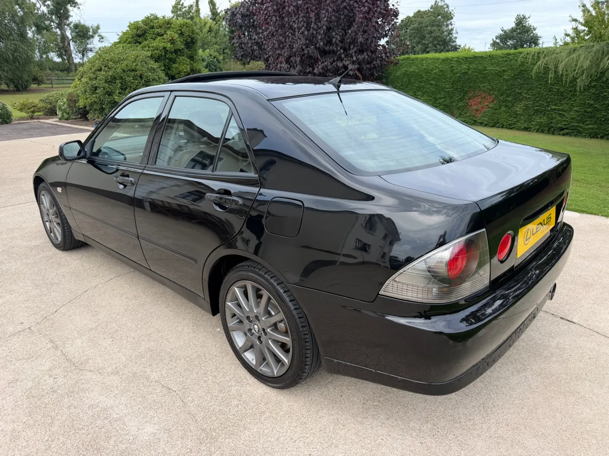 2000 LEXUS IS200 SE | SUNROOF | BLACK INTERIOR - Image 5