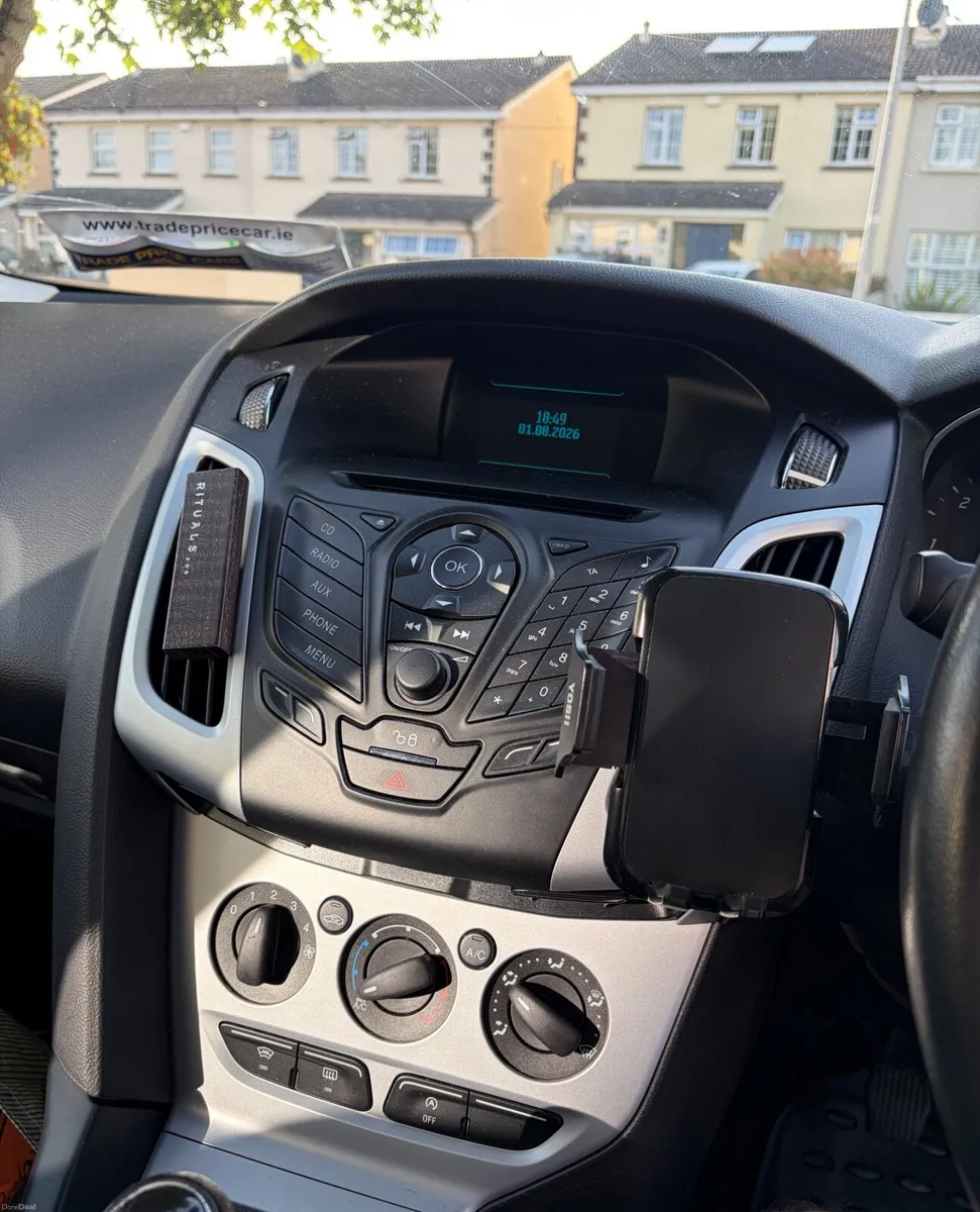 Ford Focus 2014 - Image 2
