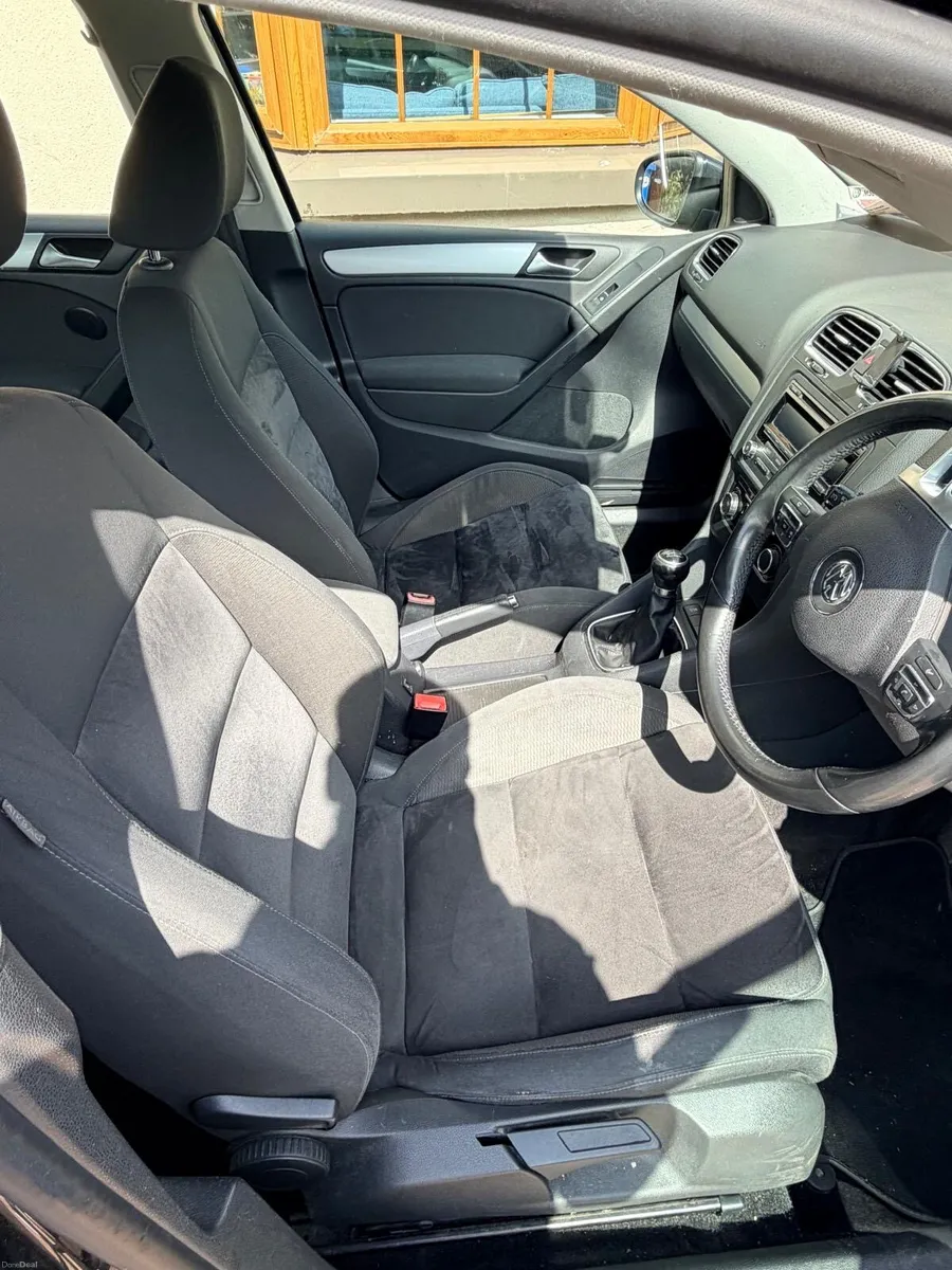 2.0L Volkswagen Golf - Image 4