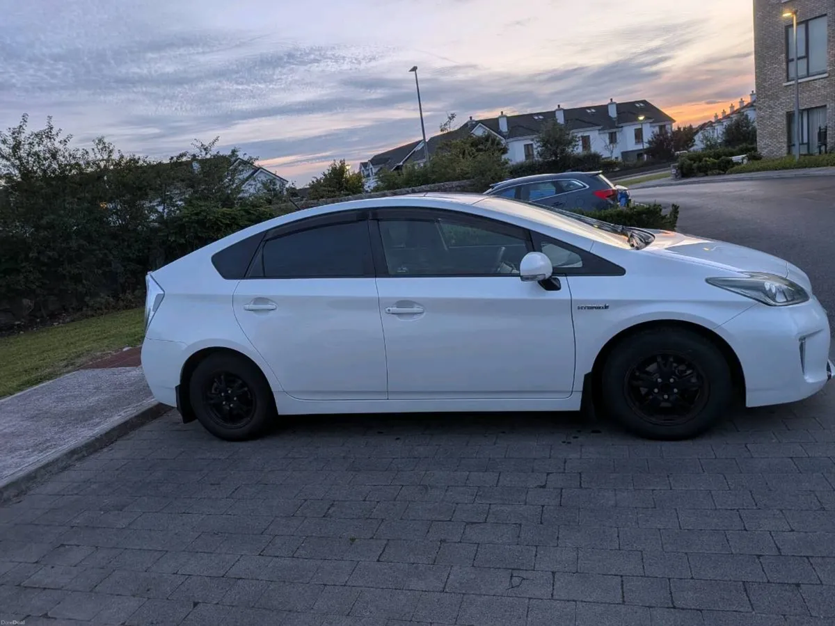 Toyota Prius 2015 ( low mileage) - Image 3