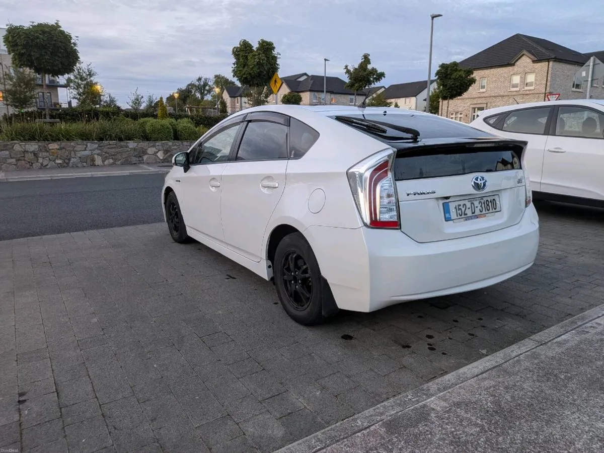 Toyota Prius 2015 ( low mileage) - Image 5