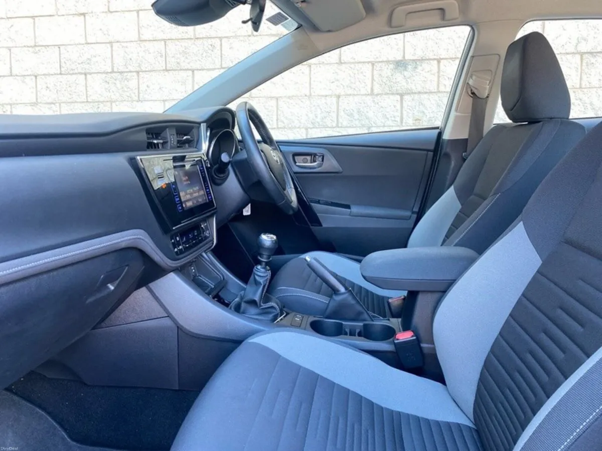 Toyota Auris AURIS 1.2T LUNA 5DR - Image 6